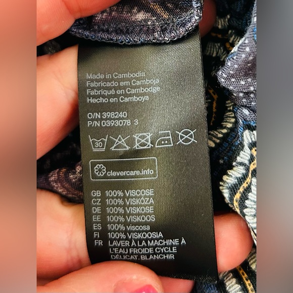 H&M Women’s Blue Printed Tasseled Spaghetti Strap V-Neck Short Romper - Picture 5 of 7